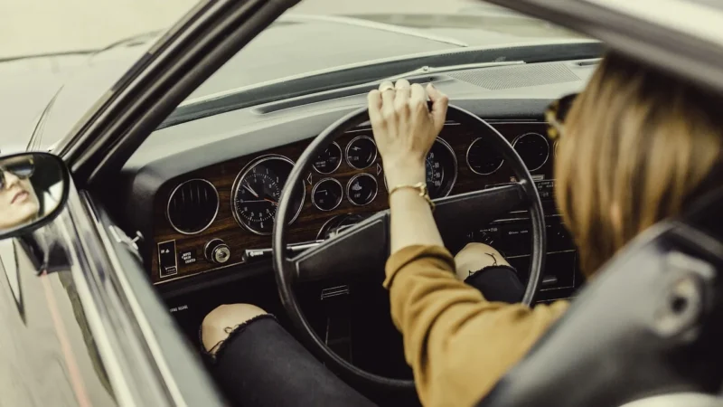 Eco-driving w mieście: oszczędna i bezpieczna jazda w korkach