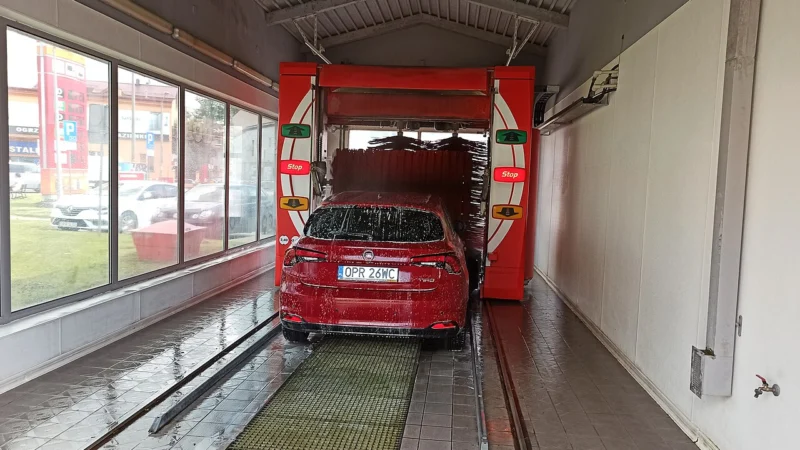 Mycie i pielęgnacja samochodu miejskiego — szybkie metody na czyste auto